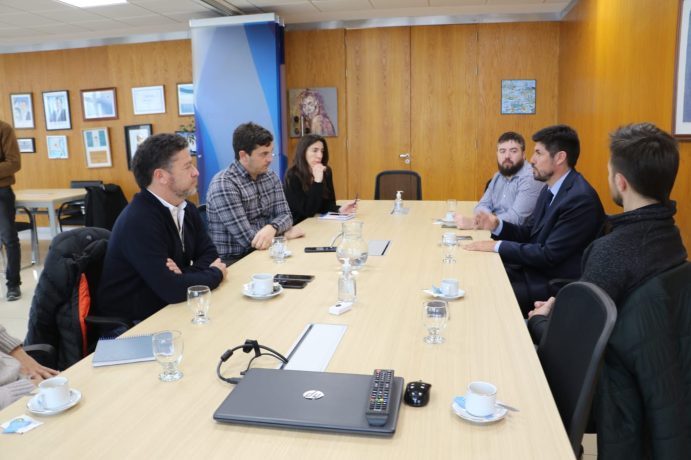 Funcionarios de ENACOM comparten una reunión de trabajo con sus pares de la Capital neuquina