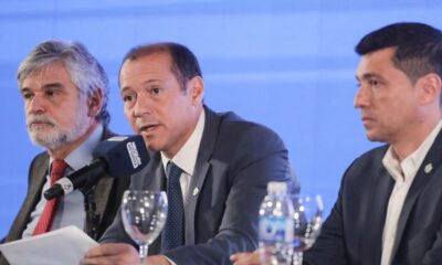 Omar Gutiérrez y Daniel Filmus durante un acto en Neuquén.