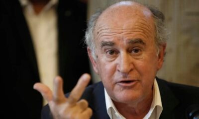 En primer plano, el Senador por Neuquén Oscar Parrilli.