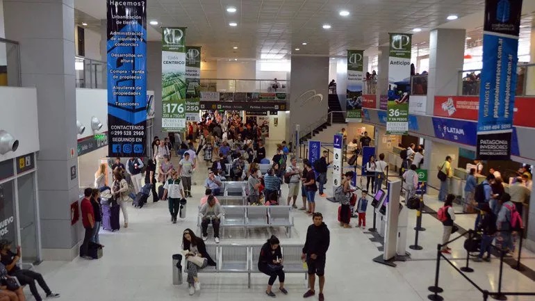 Salón principal del Aeropuerto de Neuquén Capital.