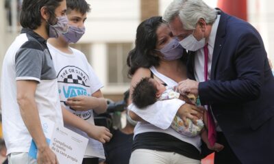 El Presidente Alberto Fernández durante un acto de entrega de viviendas del programa Procrear.