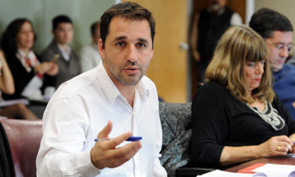 El concejal del Movimiento Popular Neuquino, Claudio Domínguez, en una reunión de comisión.