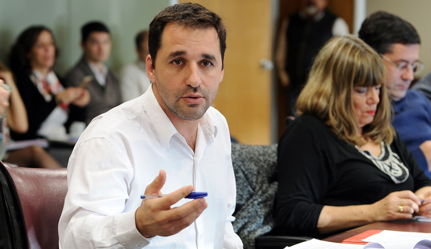 El concejal del Movimiento Popular Neuquino, Claudio Domínguez, en una reunión de comisión.