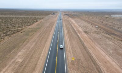 Imagen aérea de la llamada "ruta del petróleo" durante su proceso de construcción.