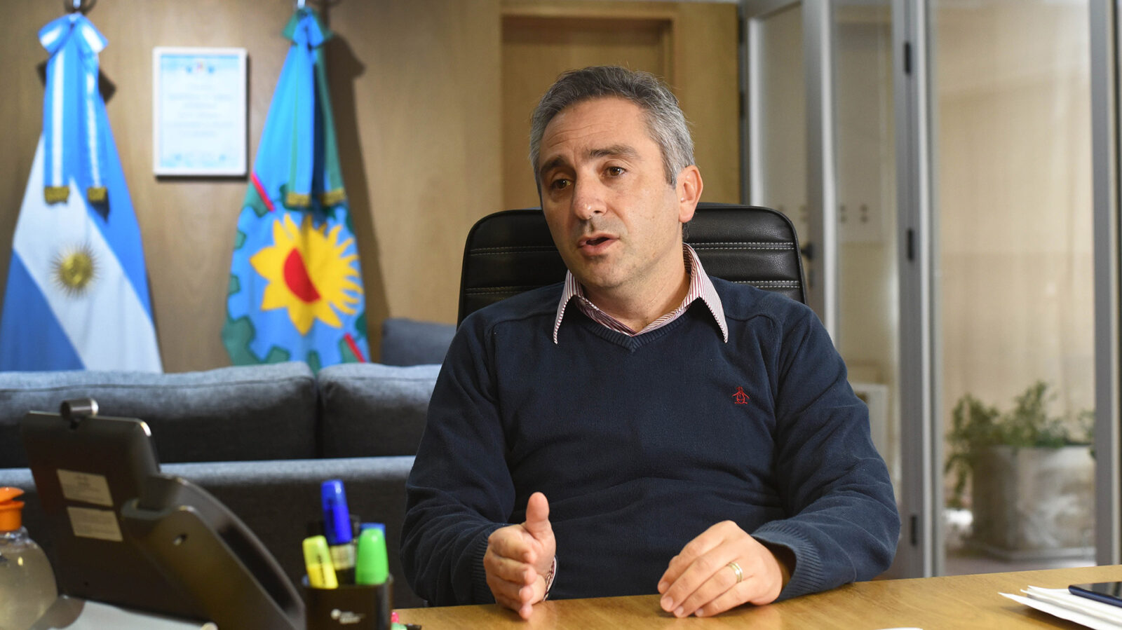 Andrés Larroque en su despacho del Ministerio de Desarrollo Social de la Nación.
