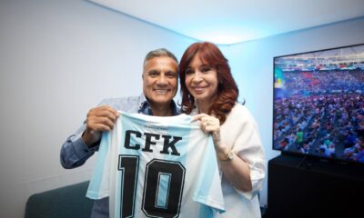 Cristina Kirchner junto al campeón de México 86 Héctor Enrique.