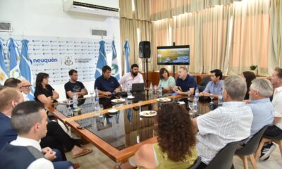El intendente de la Neuquén Capital, Mariano Gaido, recibió a empresarios del sector turístico y de comercio, de cara a la Feista Nacional de la Confluencia.