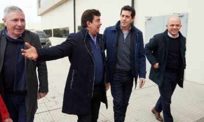 El intendente de La Matanza, Fernando Espinoza, junto al ministro de Interior de la Nación Wado de Pedro, durante una recorrida.