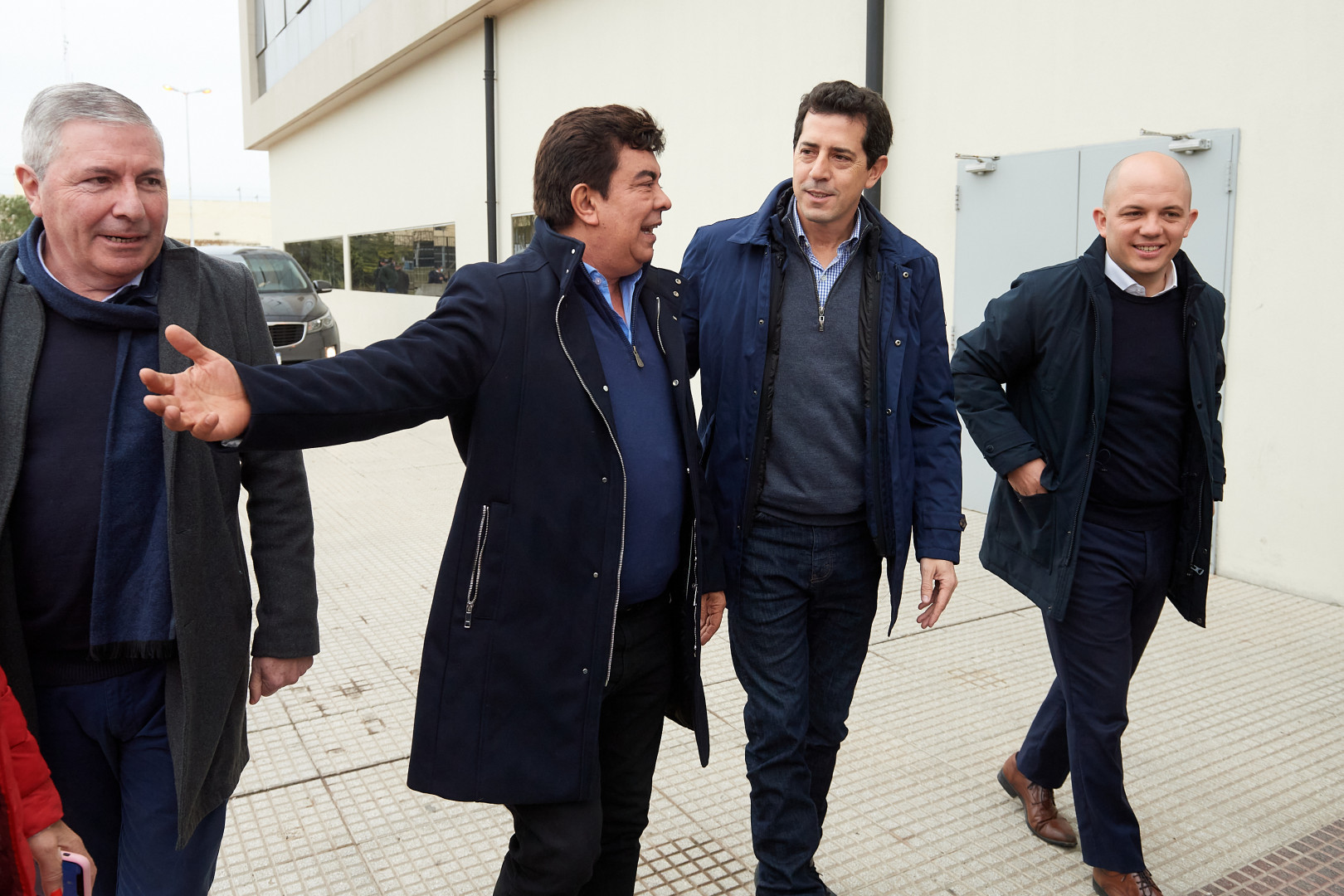 El intendente de La Matanza, Fernando Espinoza, junto al ministro de Interior de la Nación Wado de Pedro, durante una recorrida.