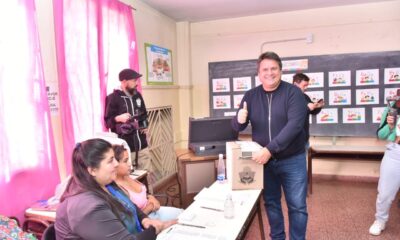 El intendente Mariano Gaido, emitiendo su voto en las elecciones generales del 2023.