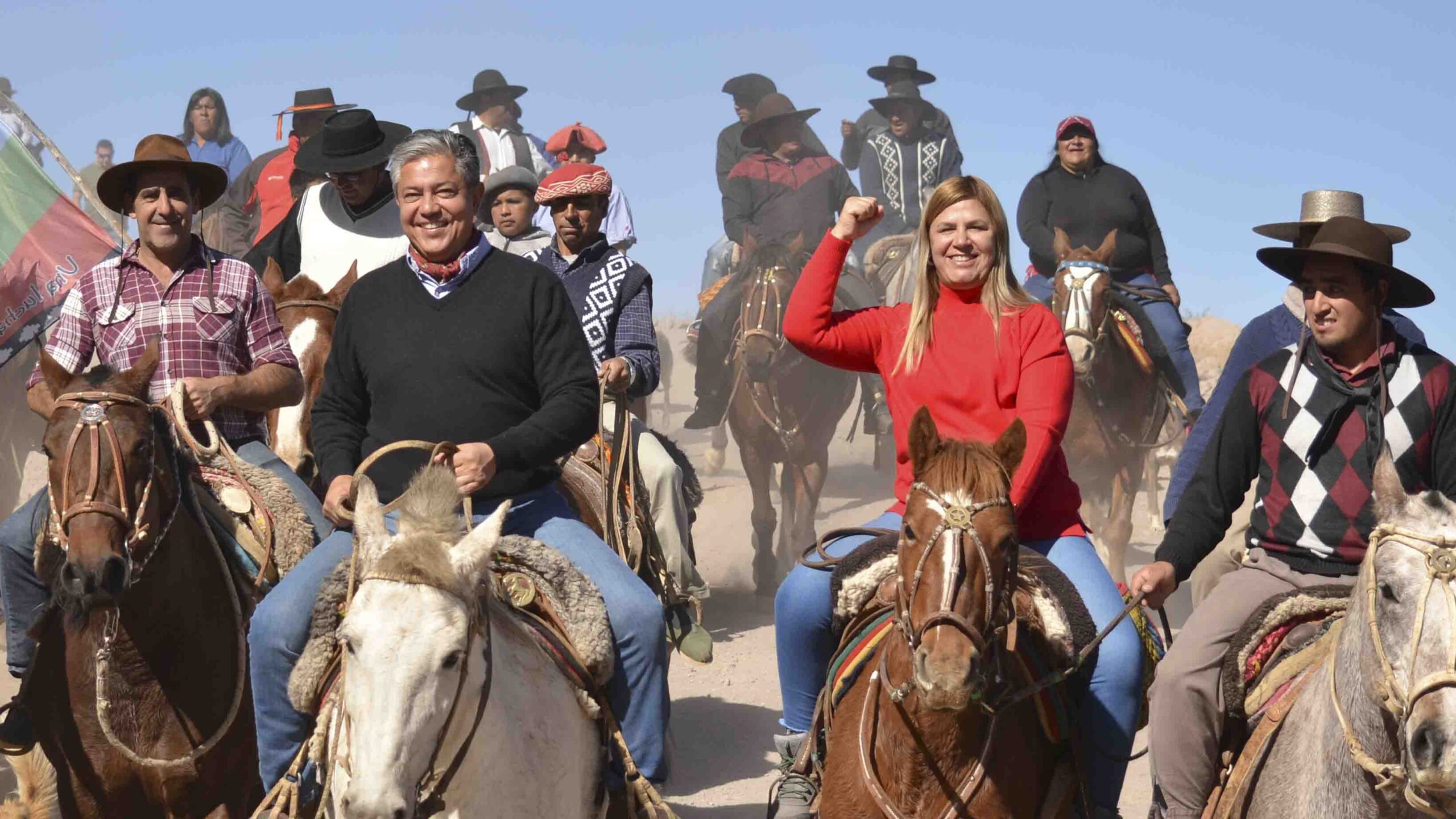 Rolando Figueroa, de cabalgate por el norte neuquino.