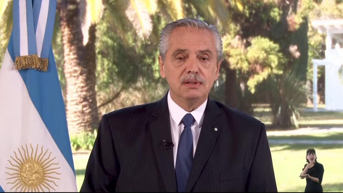 El presidente argentino Alberto Fernández, durante la cadena nacional que brindó el miércoles 10 de mayo del 2023.