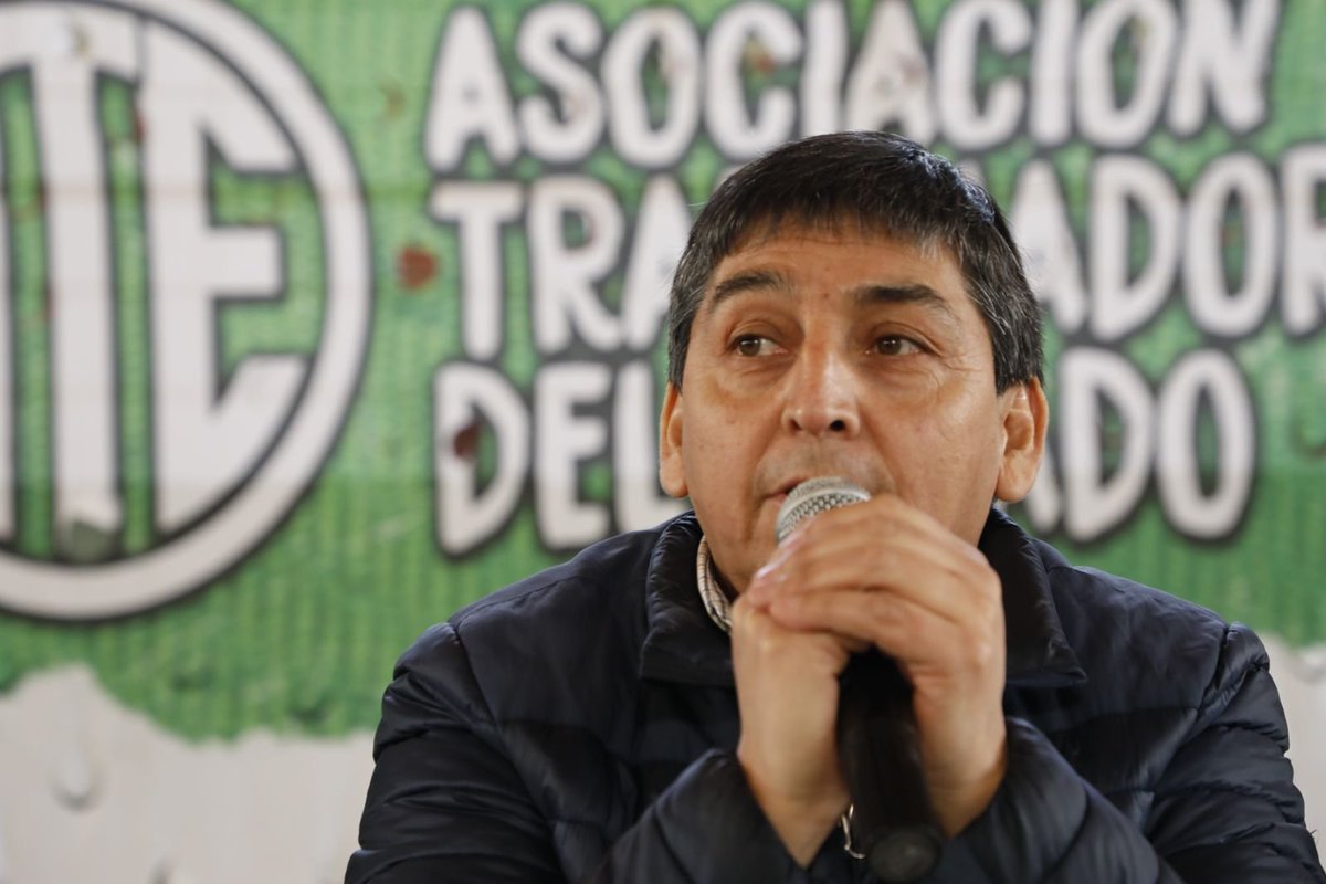 El Secretario General de ATE Neuquén, Carlos Quintriqueo, durante una asamblea del sindicato.