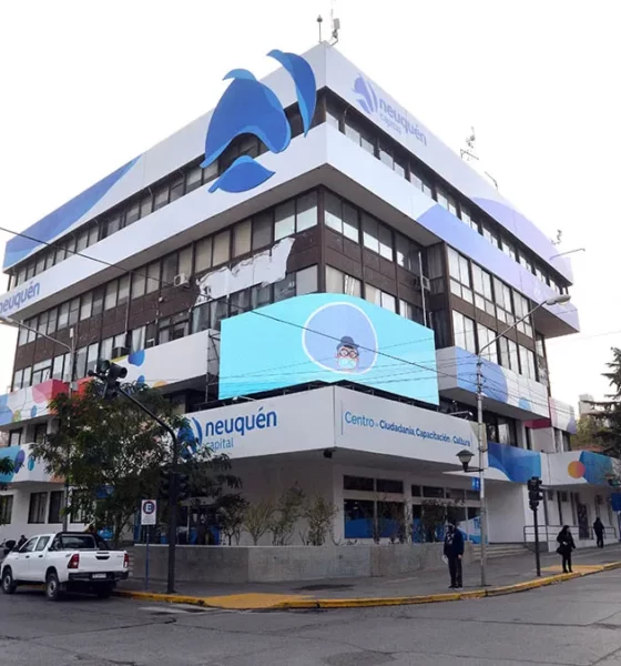 Ochava del palacio municipal de Neuquén Capital. Municipales
