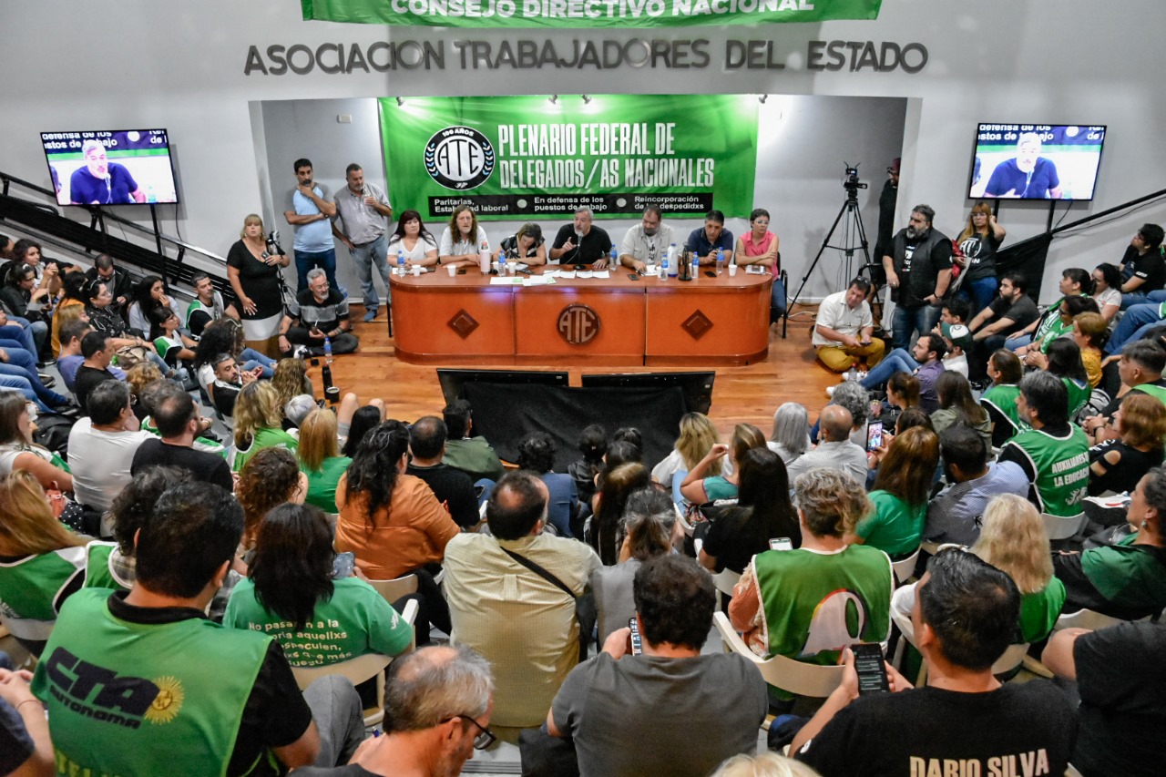 La Conducción de ATE reunida en el emiciclo de su sede central en la Ciudad Autónoma de Buenos Aires.