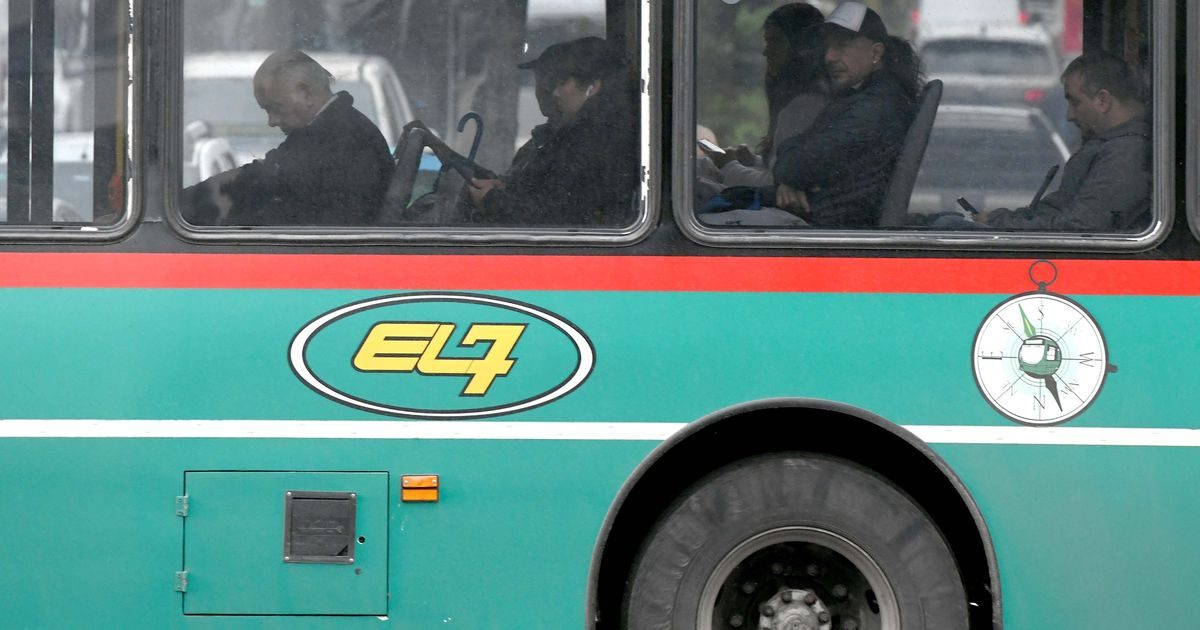 Gobierno suspende licitación de micros en La Plata: qué pasó con la adjudicación