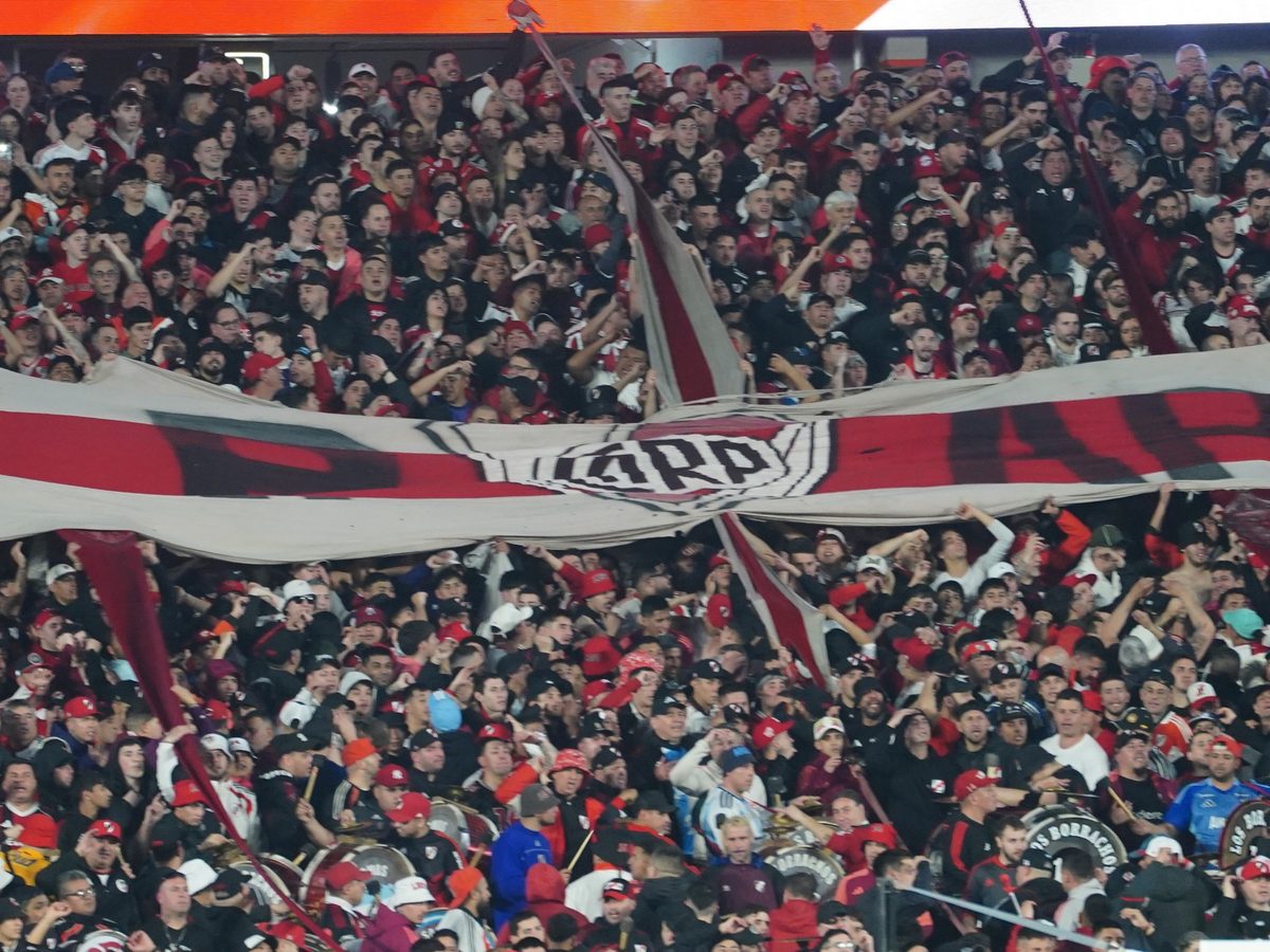 Falleció hincha de River en la Monumental tras eliminación en Copa Sudamericana