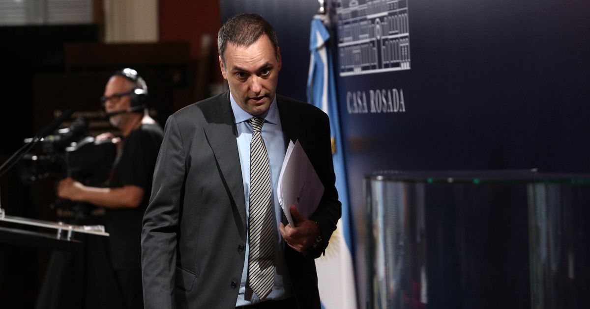 Manuel Adorni enfrenta causa por presunto enriquecimiento ilícito