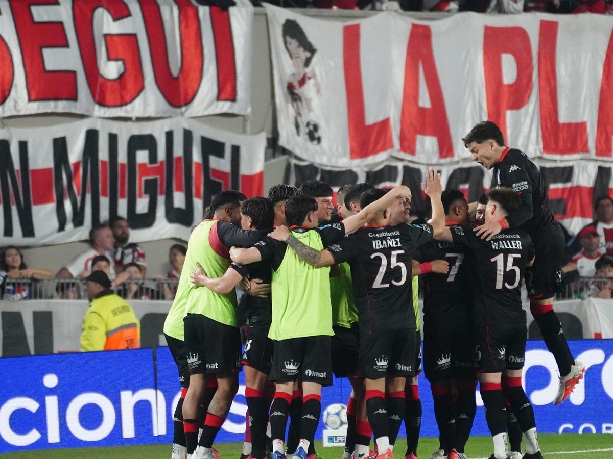 River Plate cayó ante Huracán con gol de Ángel Correa