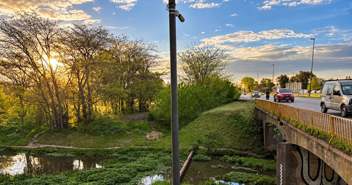 La Plata instala nuevos sistemas para monitorear crecidas de arroyos