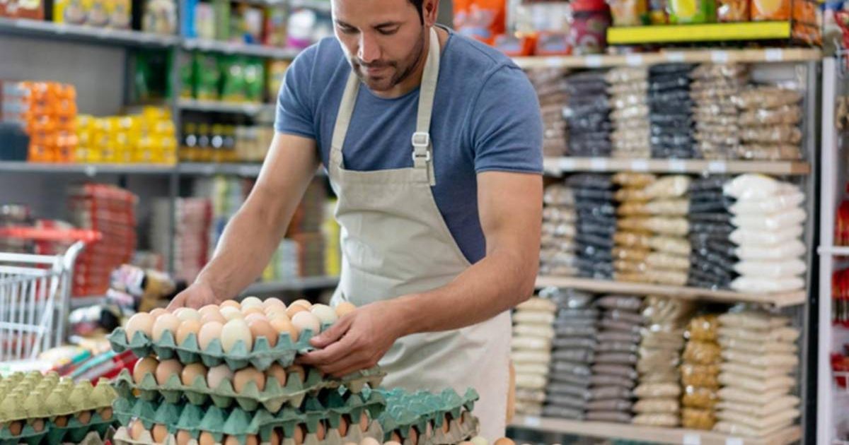 Empleados de comercio acordaron aumento del 57% y bono