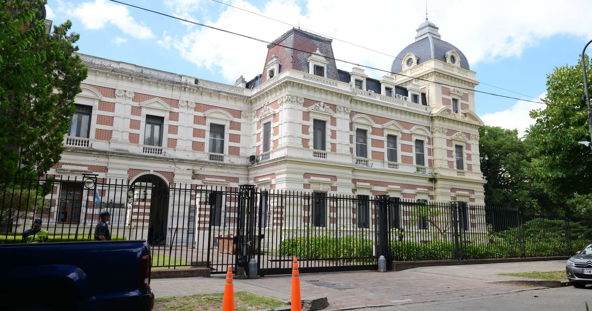 Provincia Buenos Aires anuncia cronograma de pagos a estatales y cambios en feriados